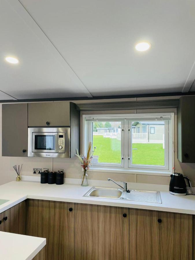 Happy Days Lodge With Hot Tub York Exterior foto