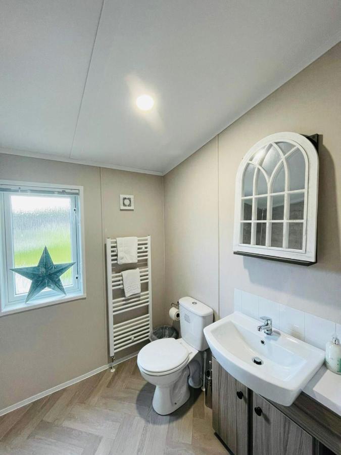Happy Days Lodge With Hot Tub York Exterior foto
